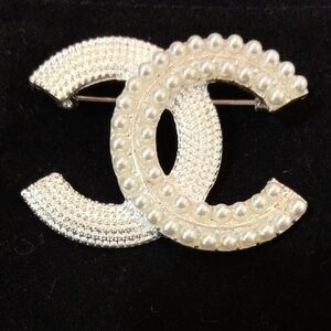 Gorgeous Icon Pearl-Embellished Silver Interlocking CC Brooch